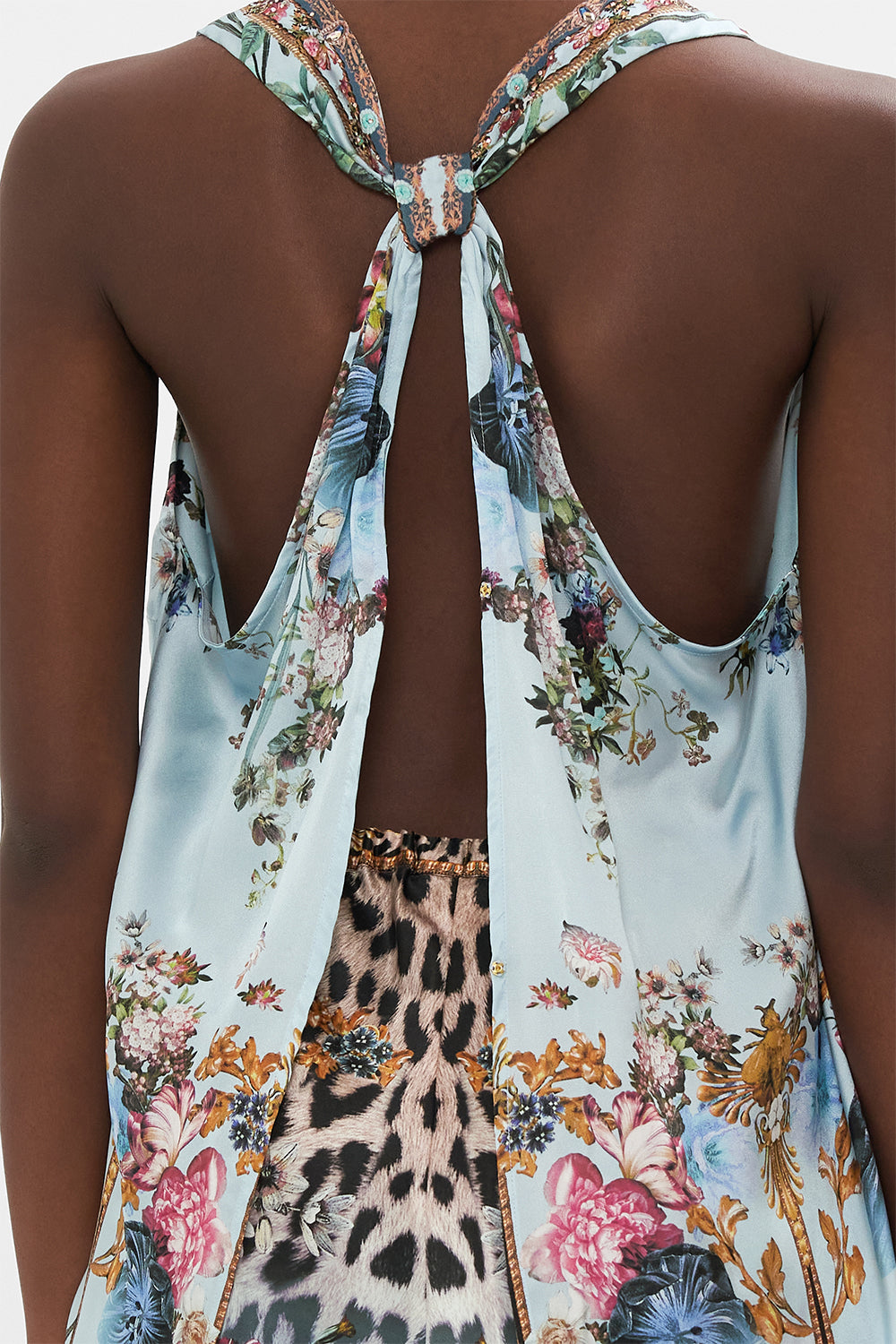 V NECK TOP WITH KNOT BACK LETTERS TO LEO