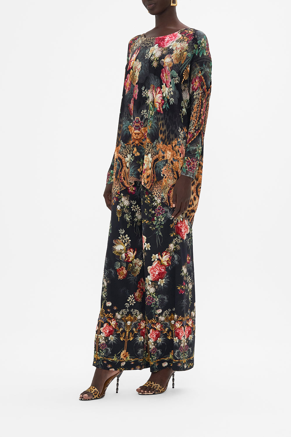 OVERSIZE LONG SLEEVE KNIT TOP A NIGHT AT THE OPERA