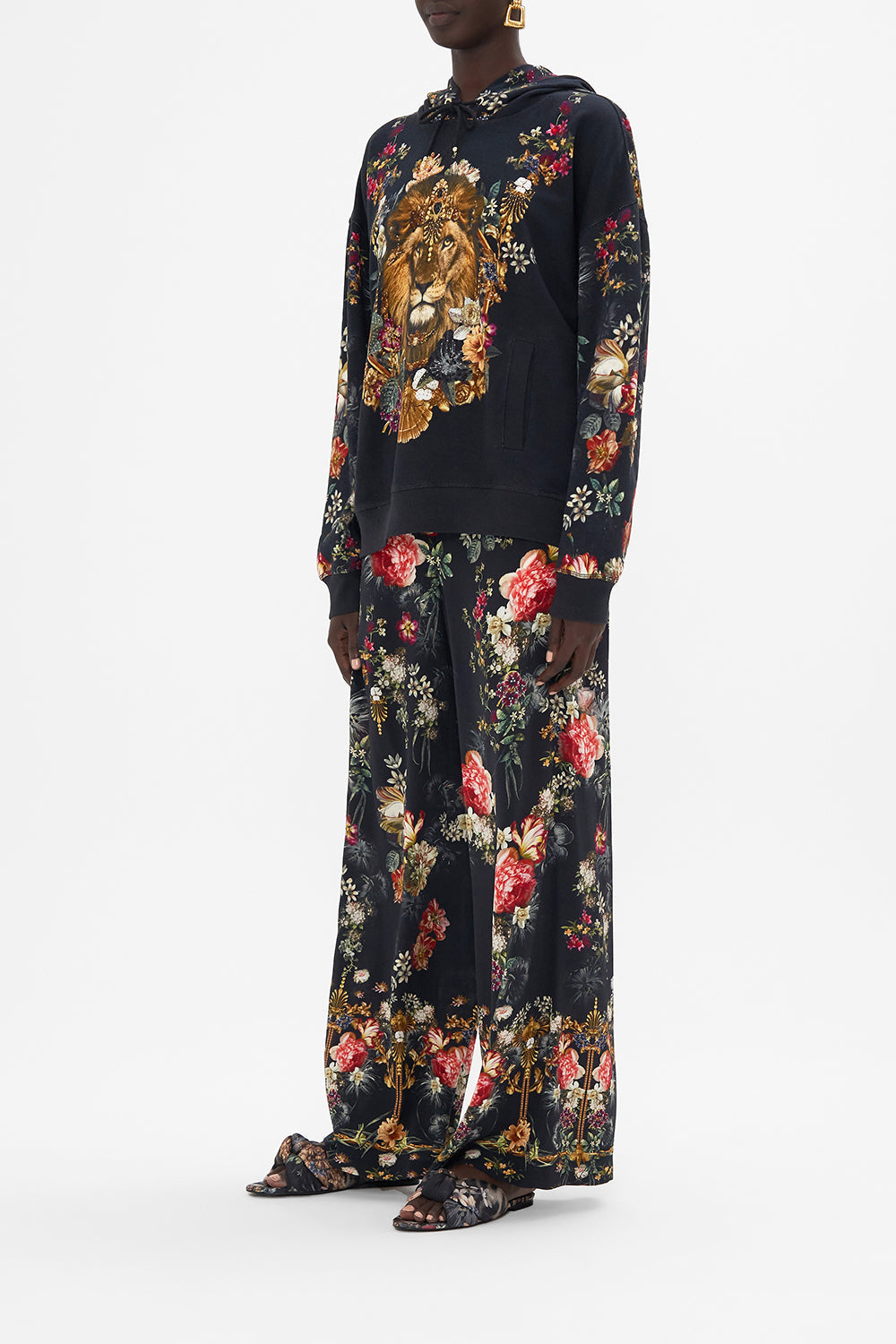 HOODIE WITH SIDE POCKETS A NIGHT AT THE OPERA