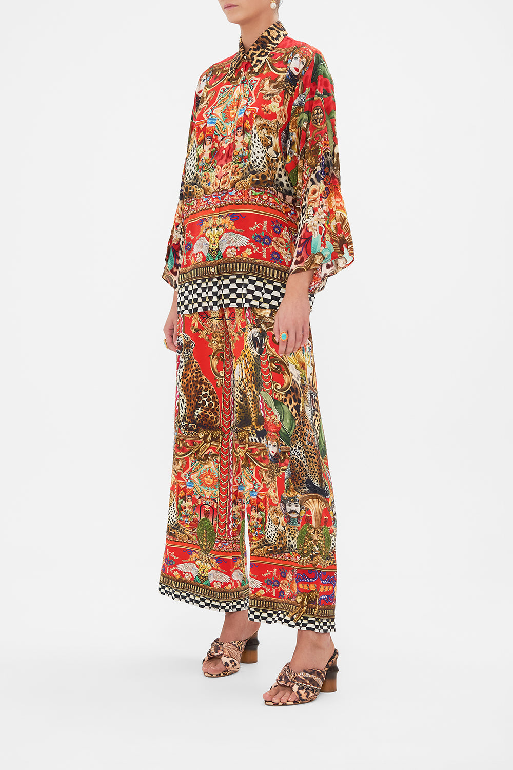 WIDE SLEEVE BLOUSE FROM GENERATION TO GENERATION