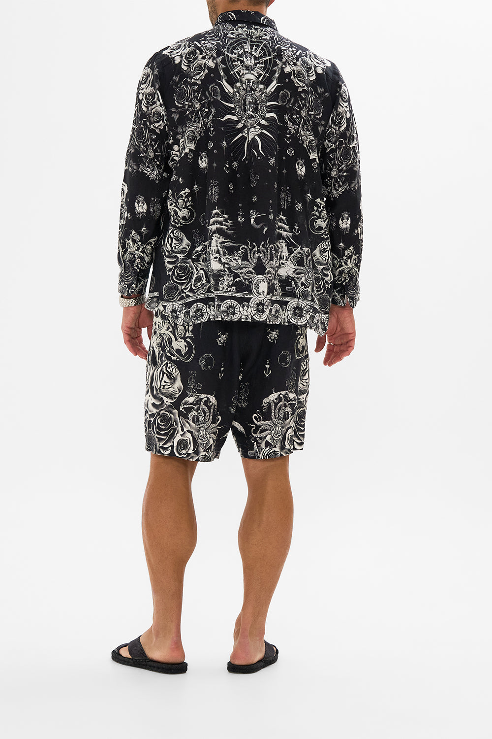 MID LENGTH WALK SHORT TALES OF TATTOO