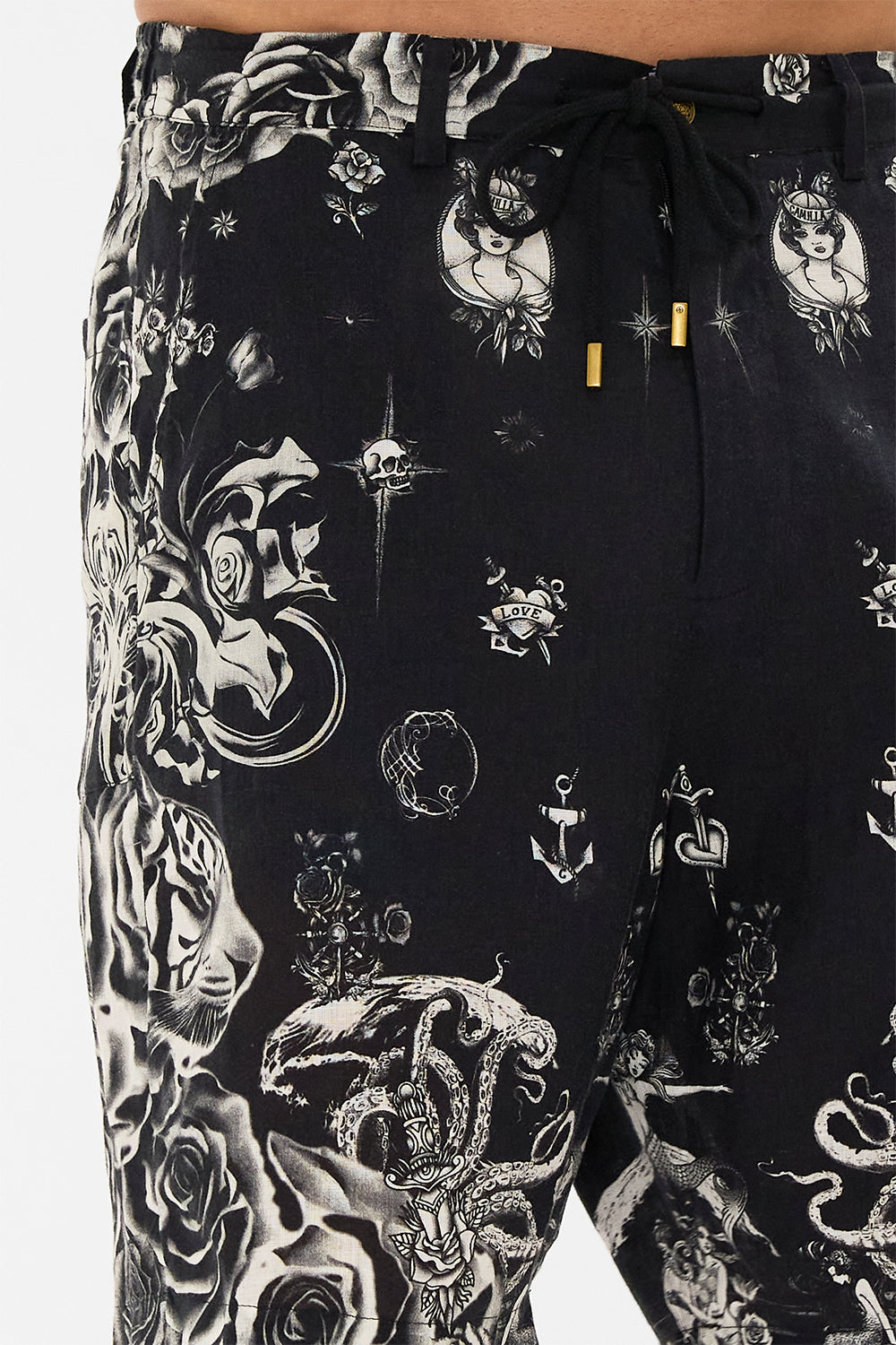 MID LENGTH WALK SHORT TALES OF TATTOO