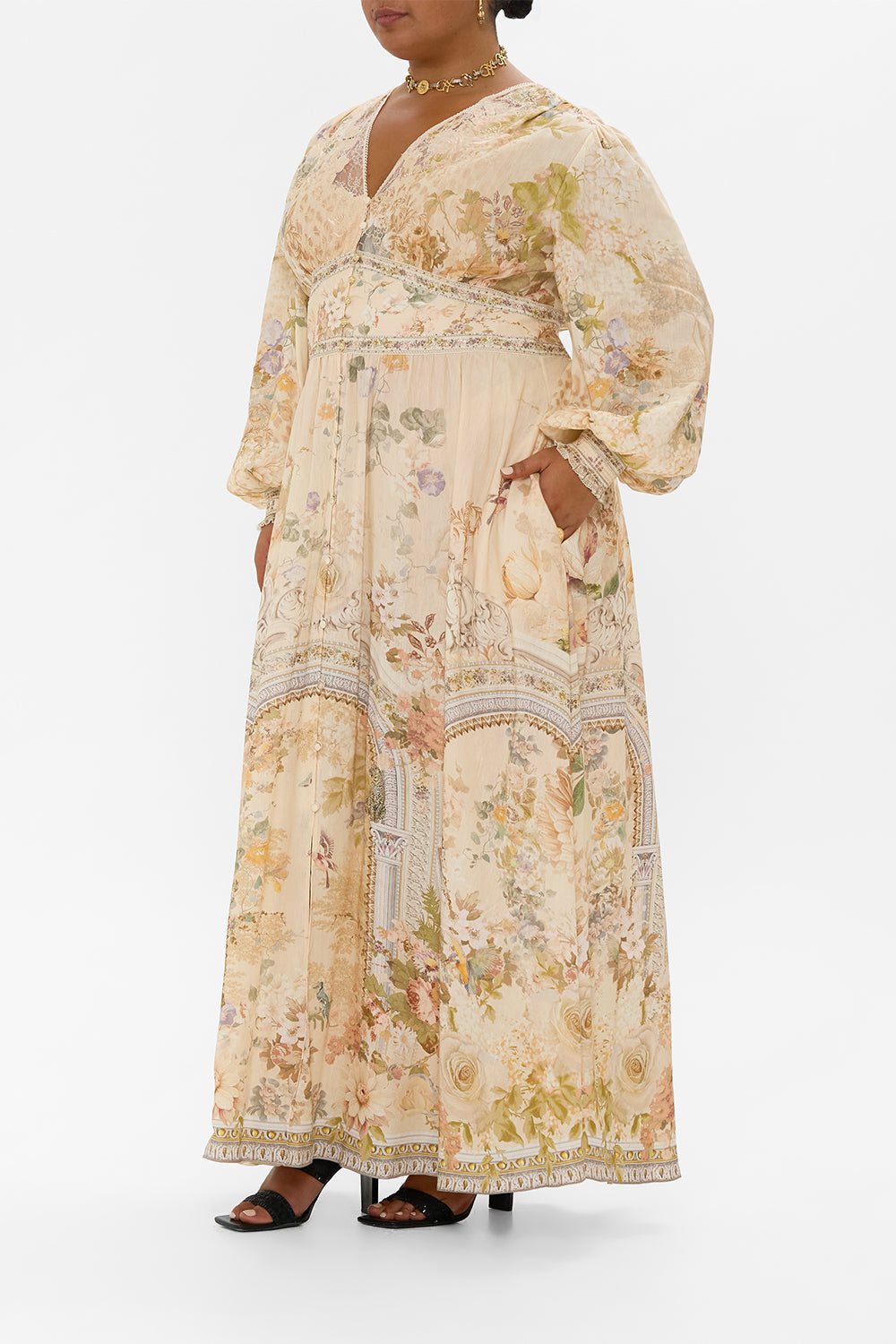 BUTTON DRESS WITH SHAPED WAISTBAND ADORNED IN ANTIQUITY