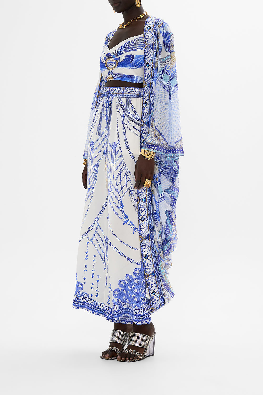 LONGE SLEEVE LONG CAPE DANCING WITH DAYLIGHT