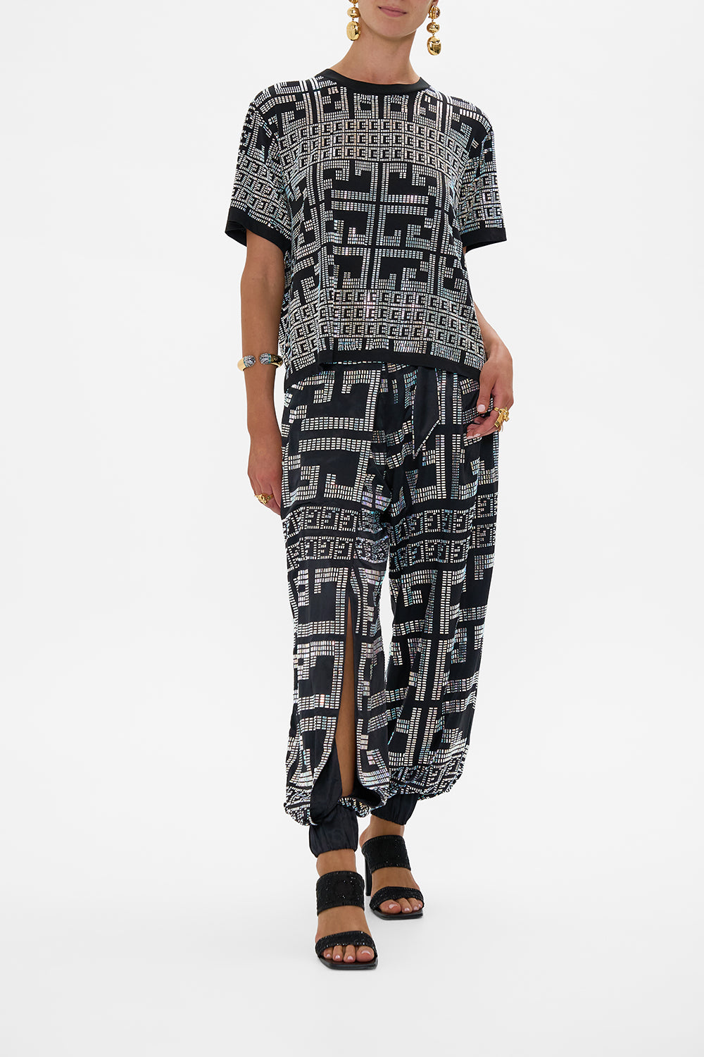 CLASSIC TEE READ MY GLYPHS