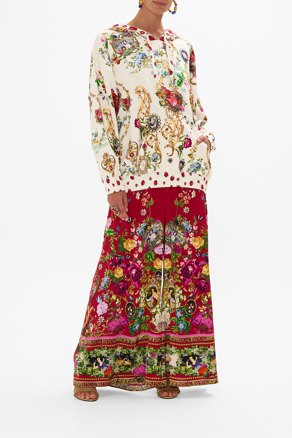 Disney CAMILLA hoodie in Just One Bite Snow White print