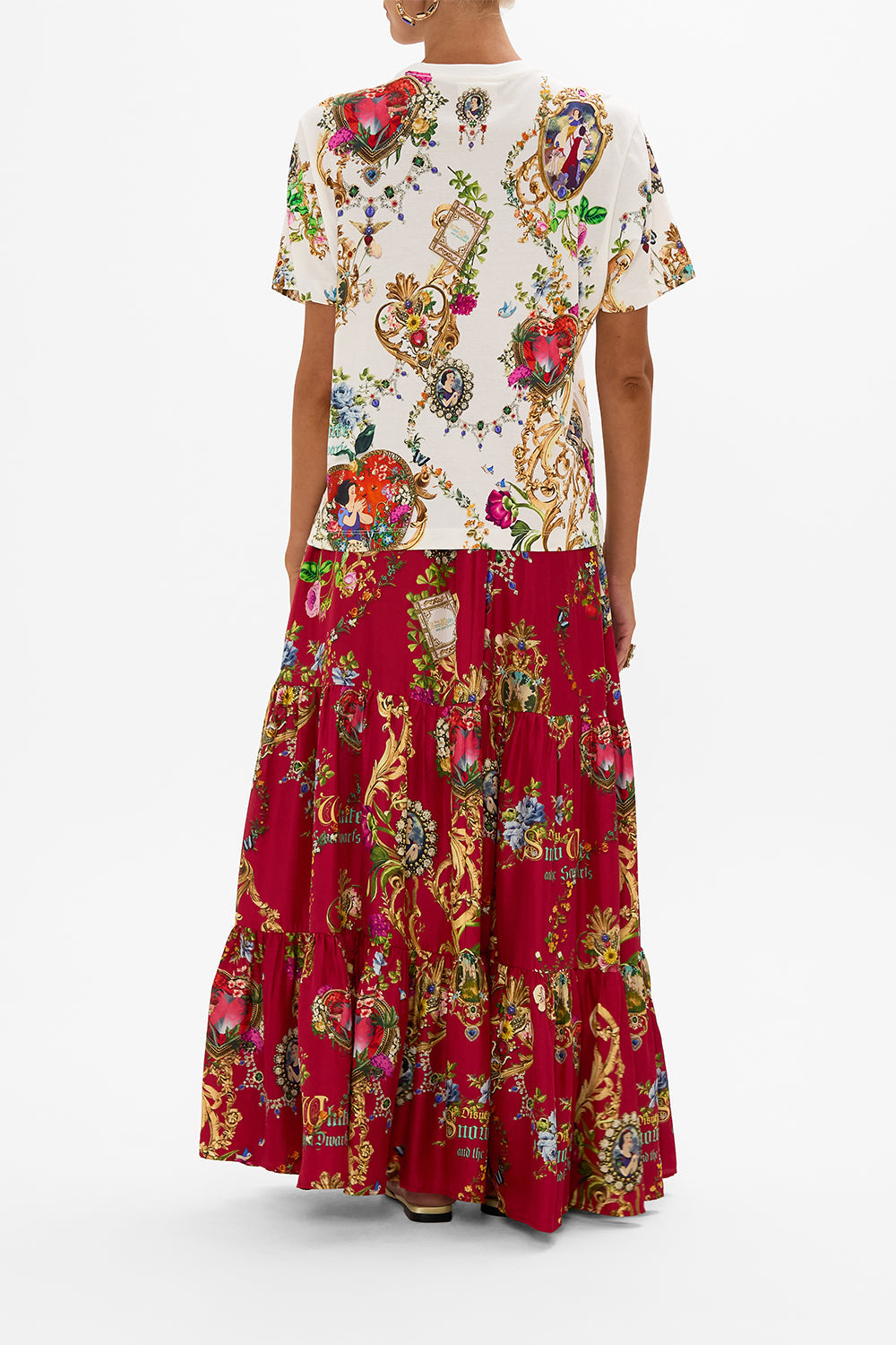 Disney CAMILLA tee in Just One Bite Snow White print