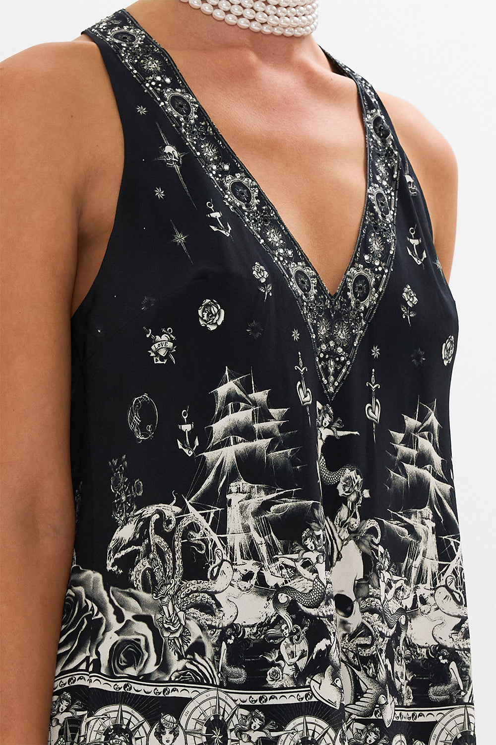 V NECK TOP WITH KNOT BACK TALES OF TATTOO