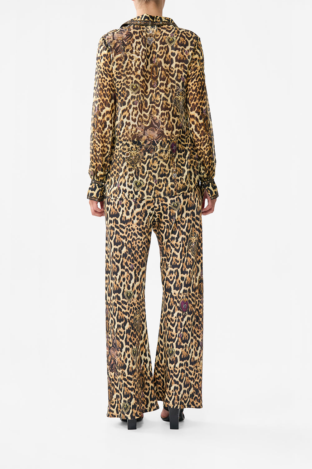 CURVED COLLAR BLOUSE WITH POCKETS SAINTS AND SISTERS