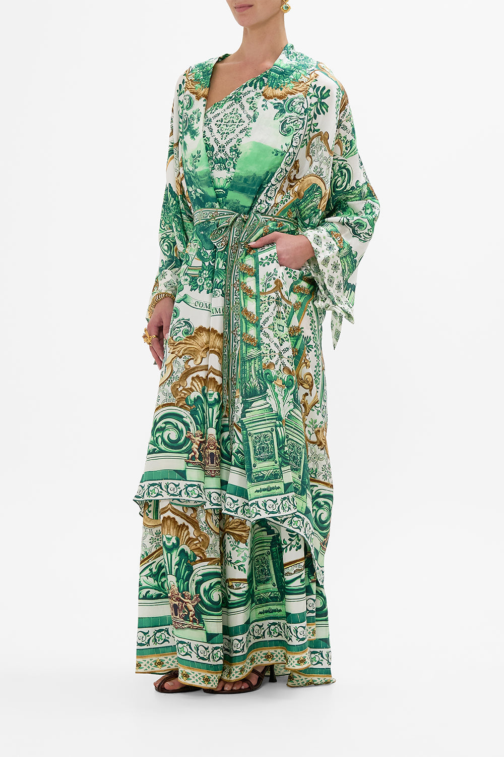 OVERSIZED LAYER WITH TIE SLEEVE CORRIDOR OF CALM