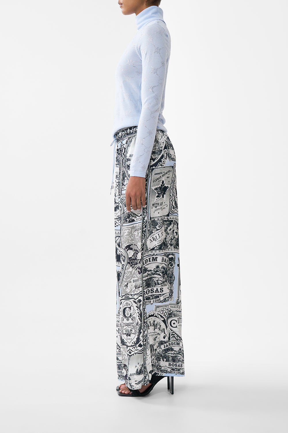 FITTED TURTLE NECK KNIT PERFUMED IN PORTO