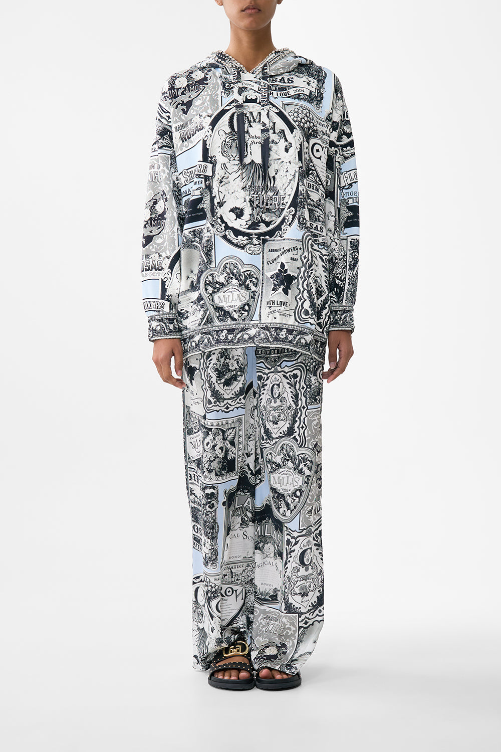 SILK BAND OVERSIZED HOODIE WITH POCKETS PERFUMED IN PORTO