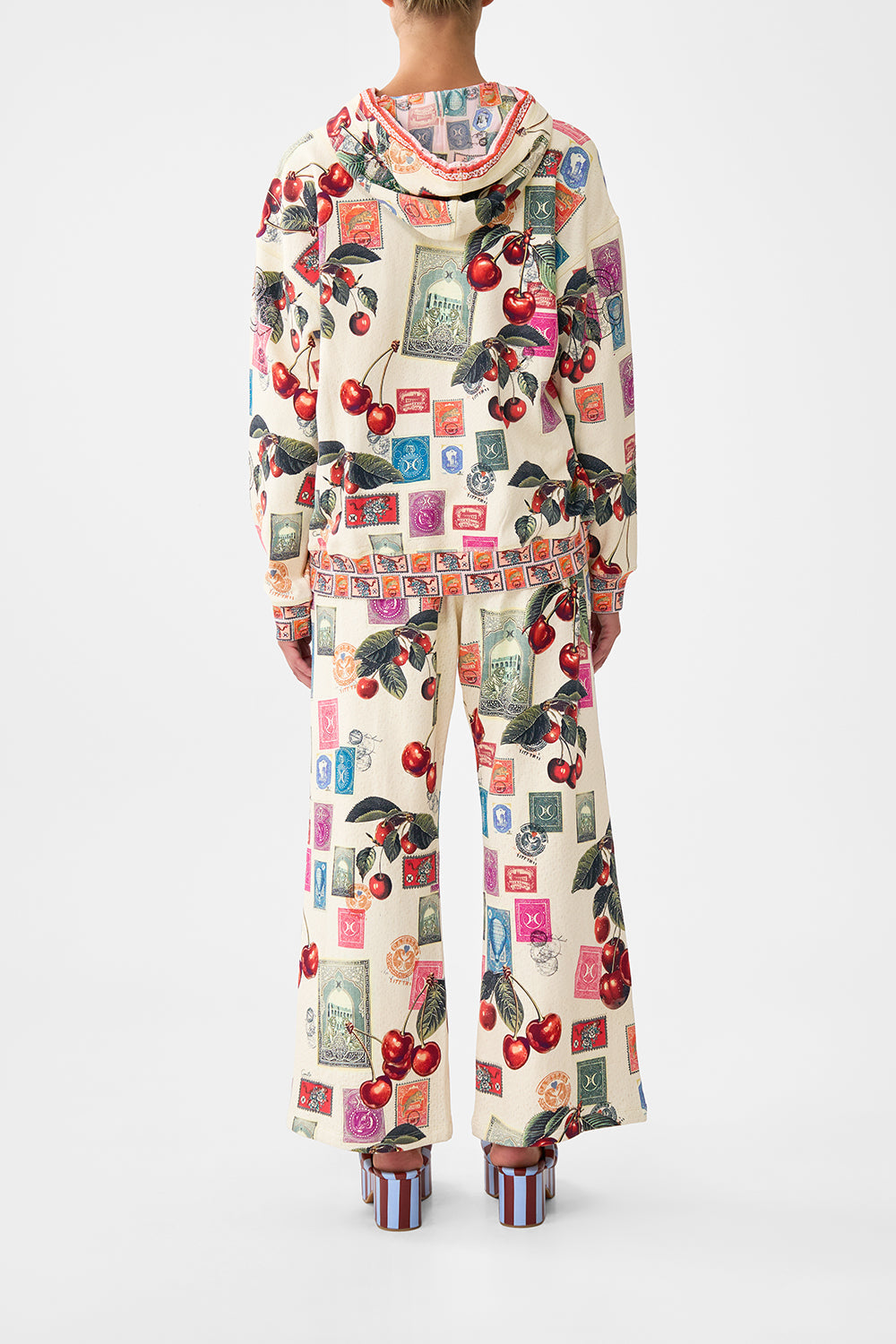 HOODIE WITH SIDE POCKETS NOTES FROM THE ROAD