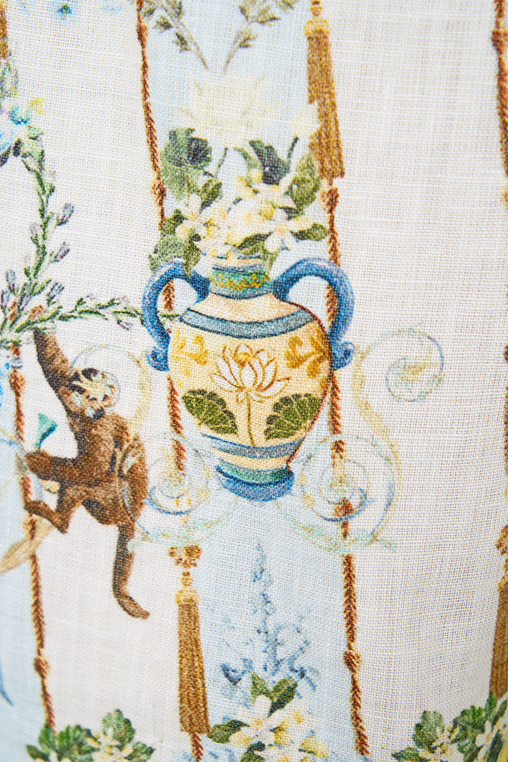 MID LENGTH WALK SHORT VENUS ON A VESPA