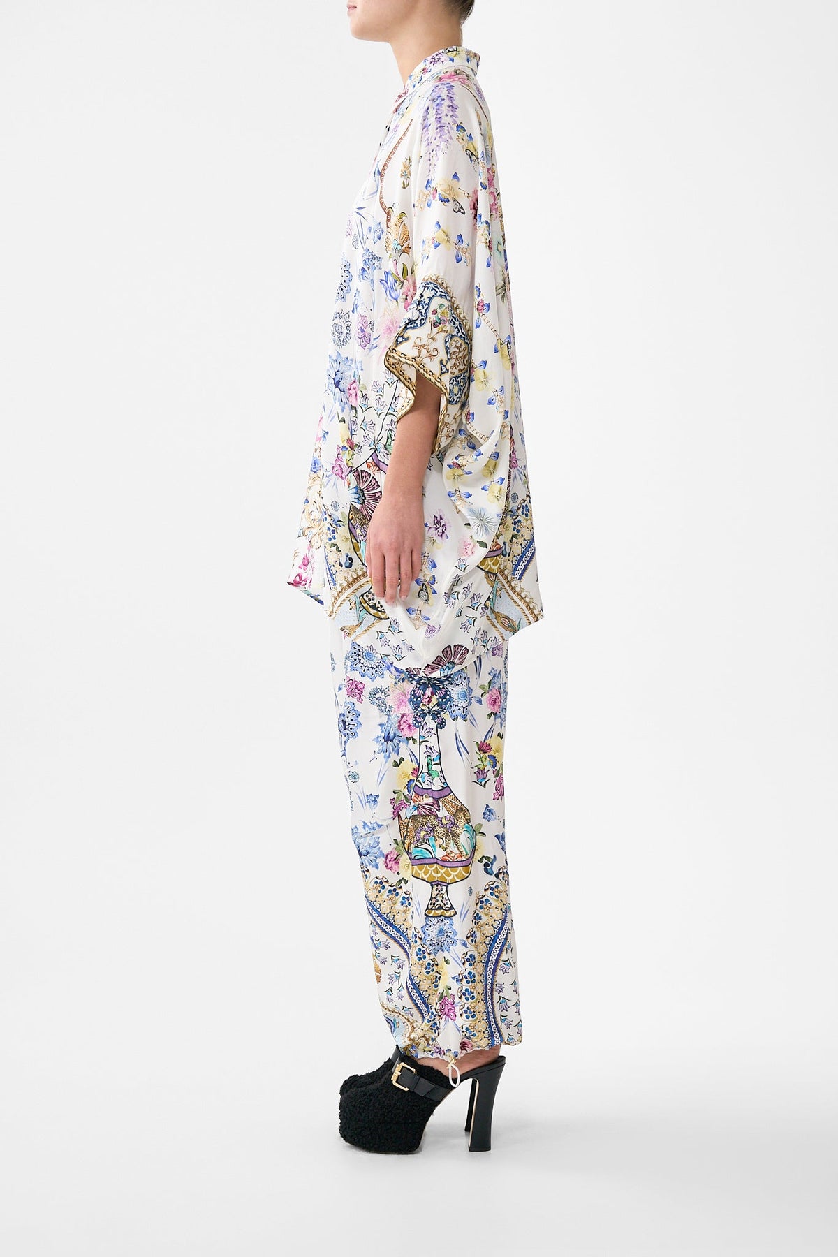 BATWING SHIRT ALL ABOUT THAT LACE