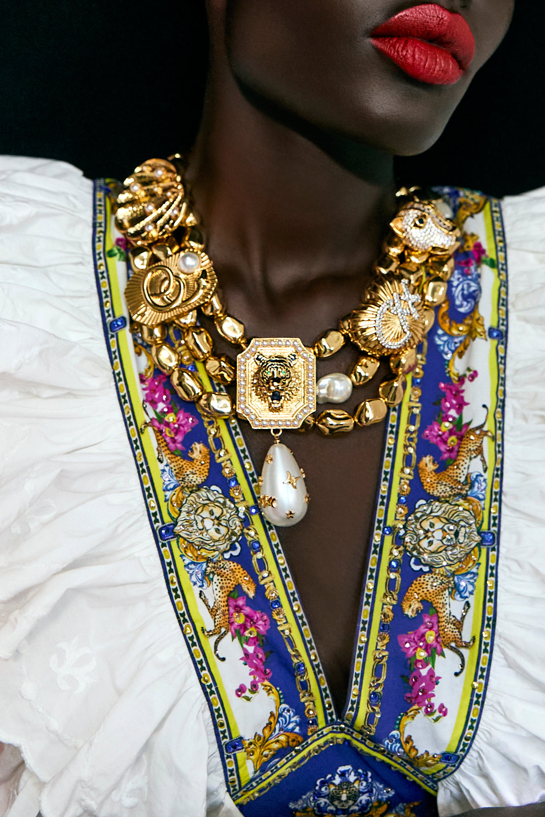 A SPANISH STATEMENT NECKLACE GOLD