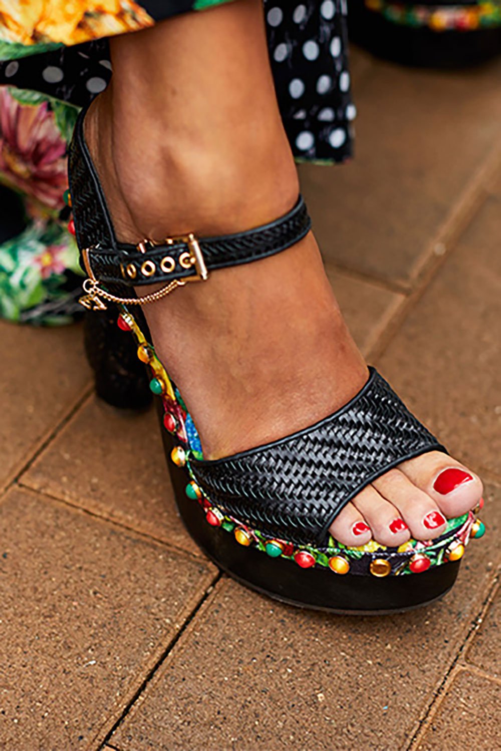 BLACK STRAPPED PLATFORM HEEL