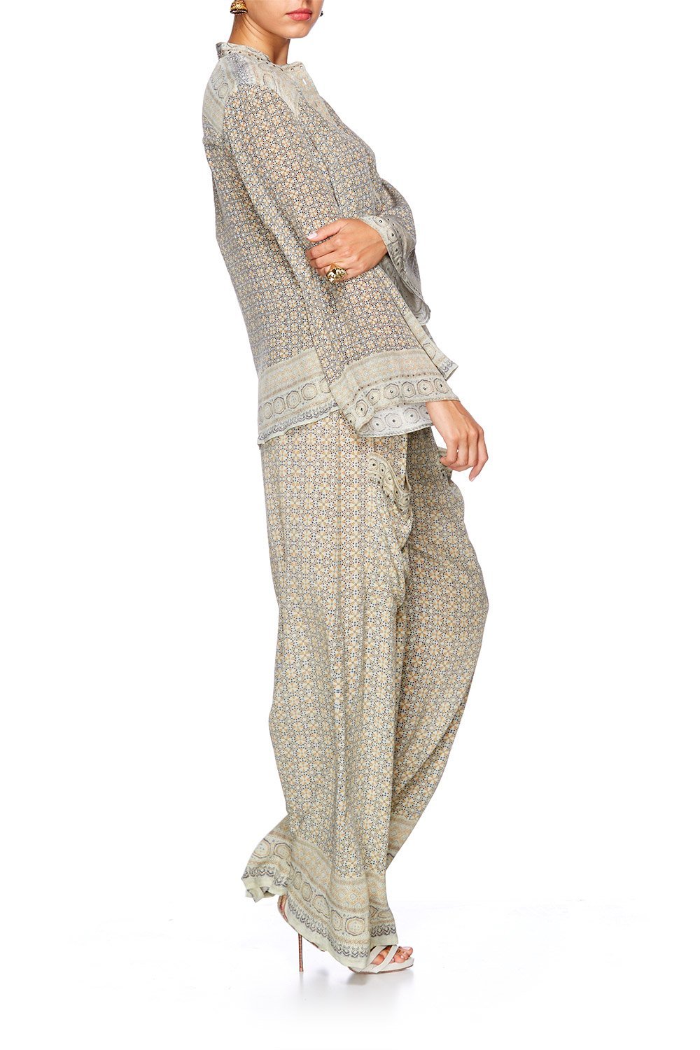 THREADED UNION WIDE SLEEVE BUTTON UP BLOUSE