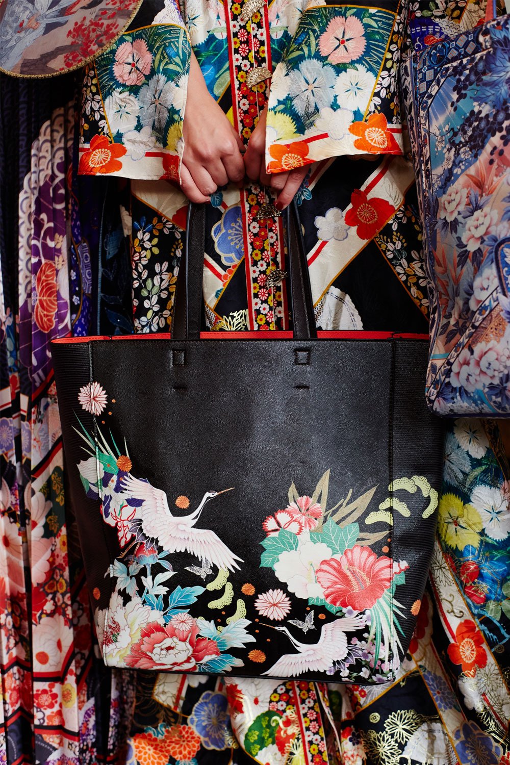 CAMILLA QUEEN OF KINGS TOTE