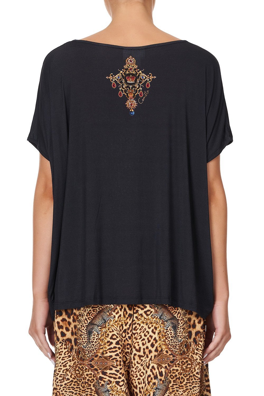 LOOSE FIT ROUND NECK TEE DINING HALL DARLING