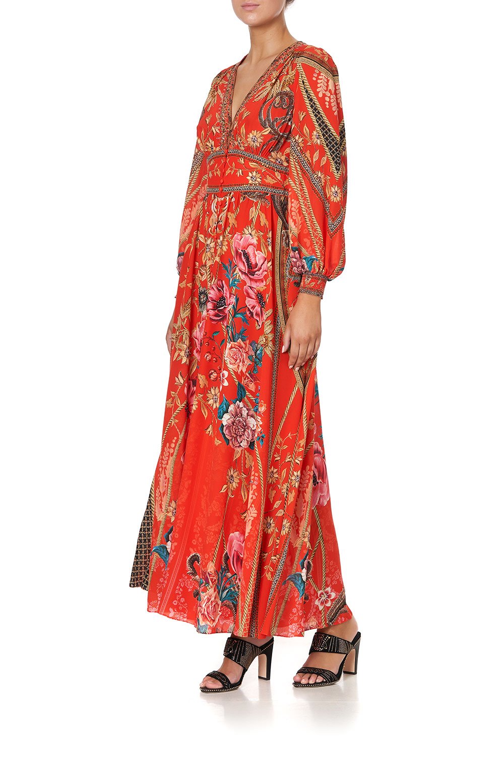 BUTTON DRESS WITH SHAPED WAISTBAND AND THE QUEEN WORE RED