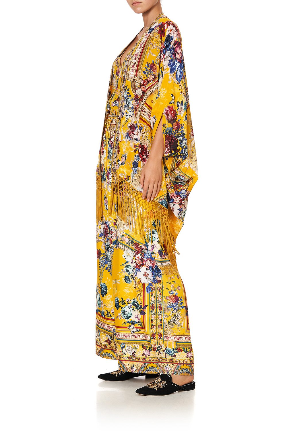 SHORT CAPE CROWNED ROSES