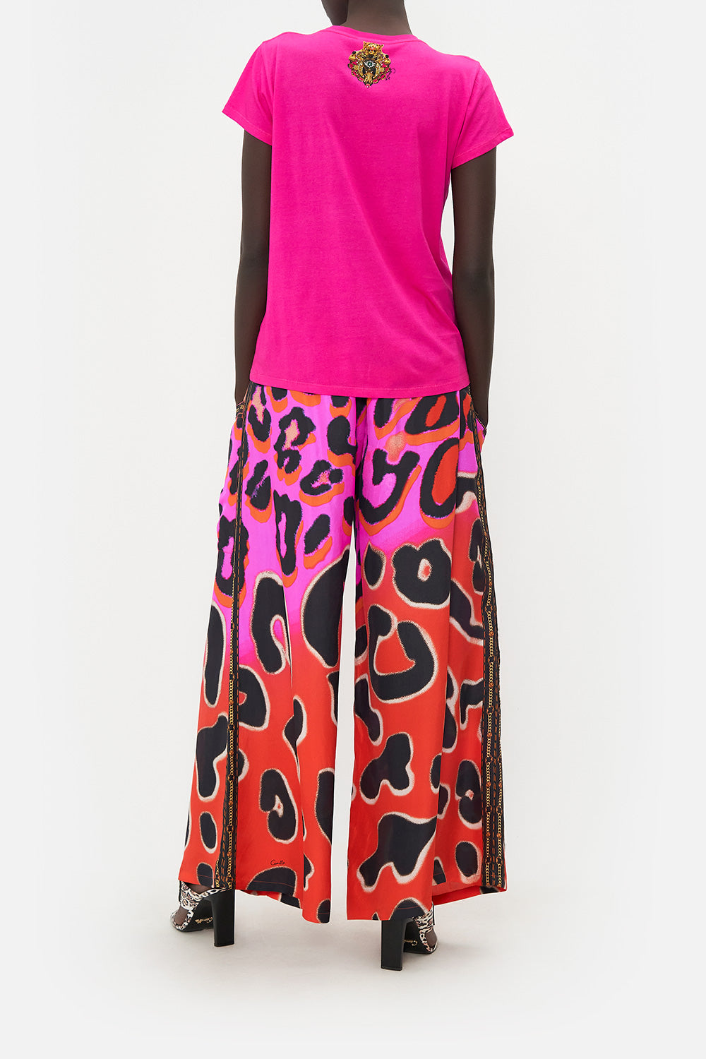 SLIM FIT ROUND NECK T-SHIRT ALWAYS CHANGE YOUR SPOTS