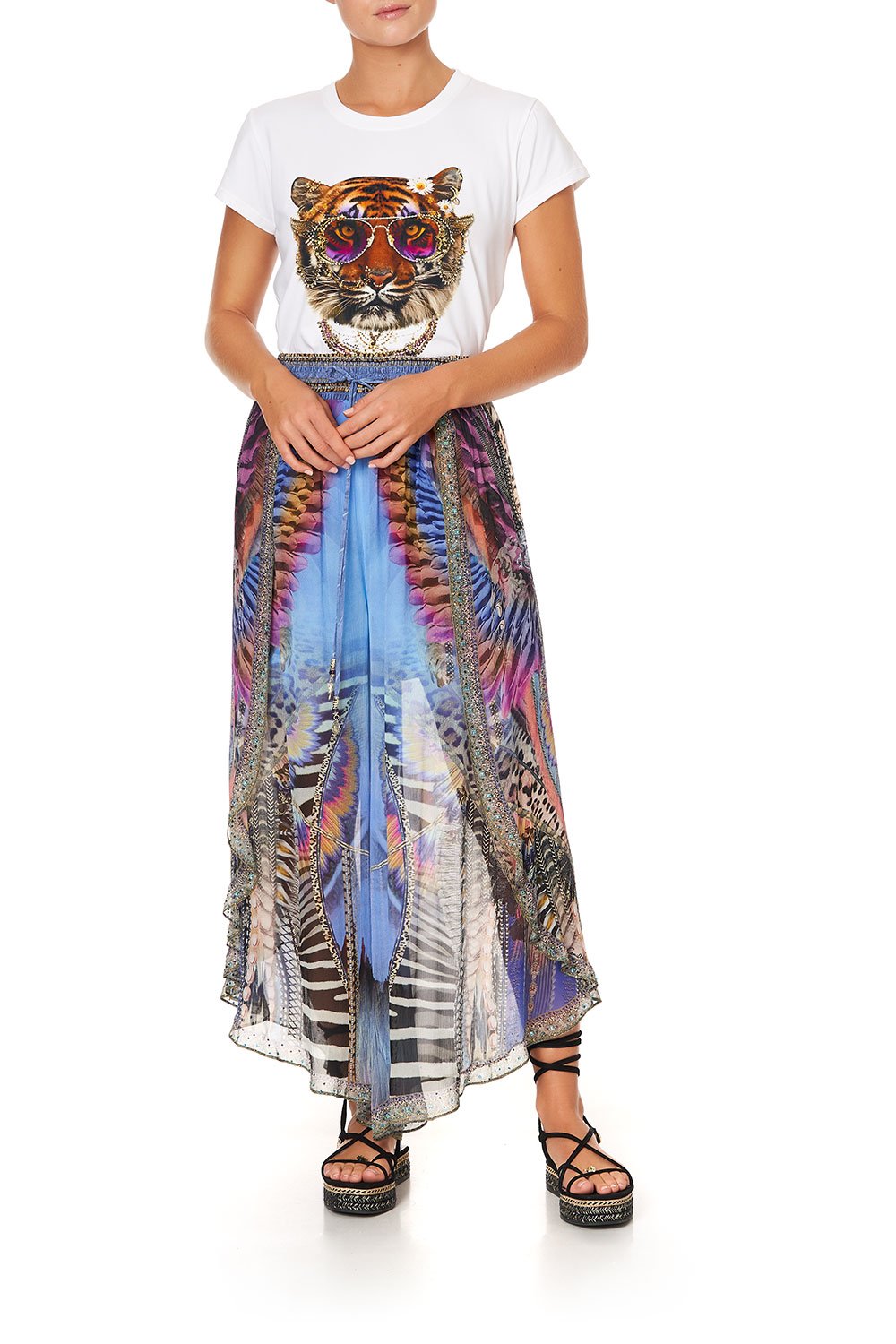 CURVED HEM FITTED TEE LOVE ON THE WING