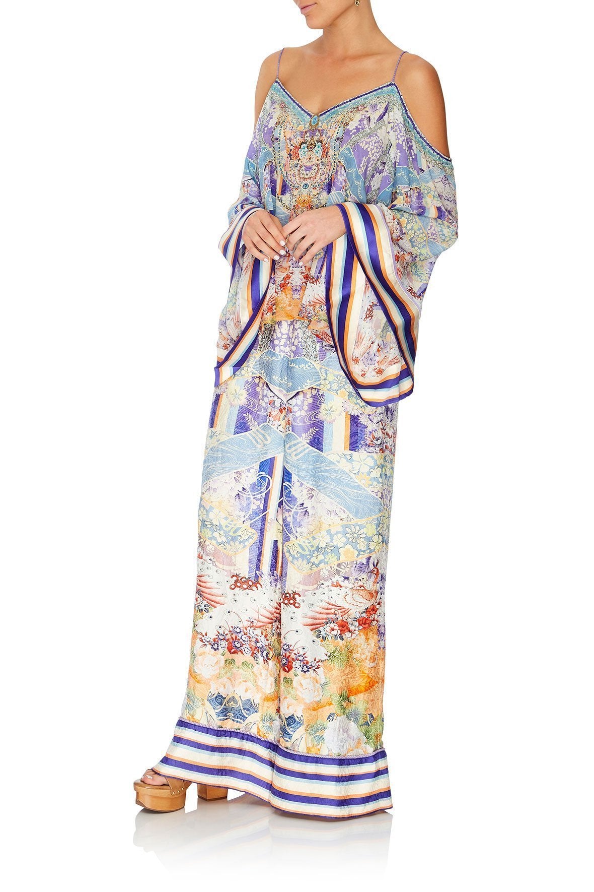 FLARE SLEEVE TOP GIRL IN THE KIMONO