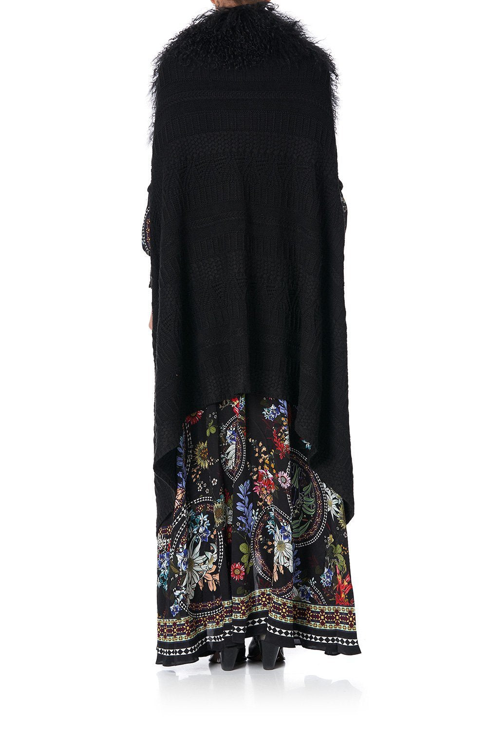 SHEARLING CAPE PAVED IN PAISLEY