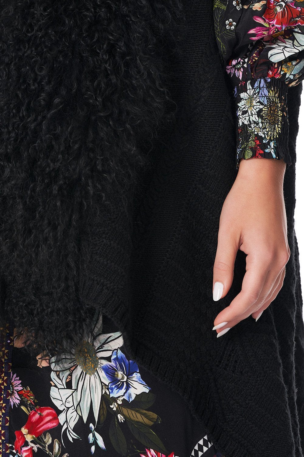 SHEARLING CAPE PAVED IN PAISLEY