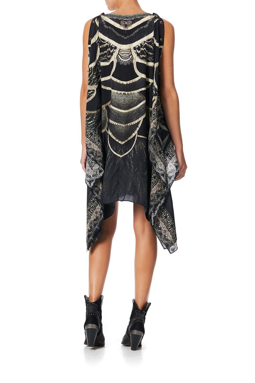 KAFTAN WITH BUTTON UP SLEEVES UNDER A FULL MOON