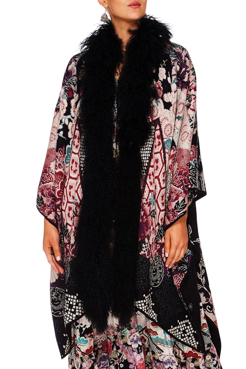 CAMILLA NIGHTS WITH HER REVERSIBLE OVERSIZED PONCHO W FUR