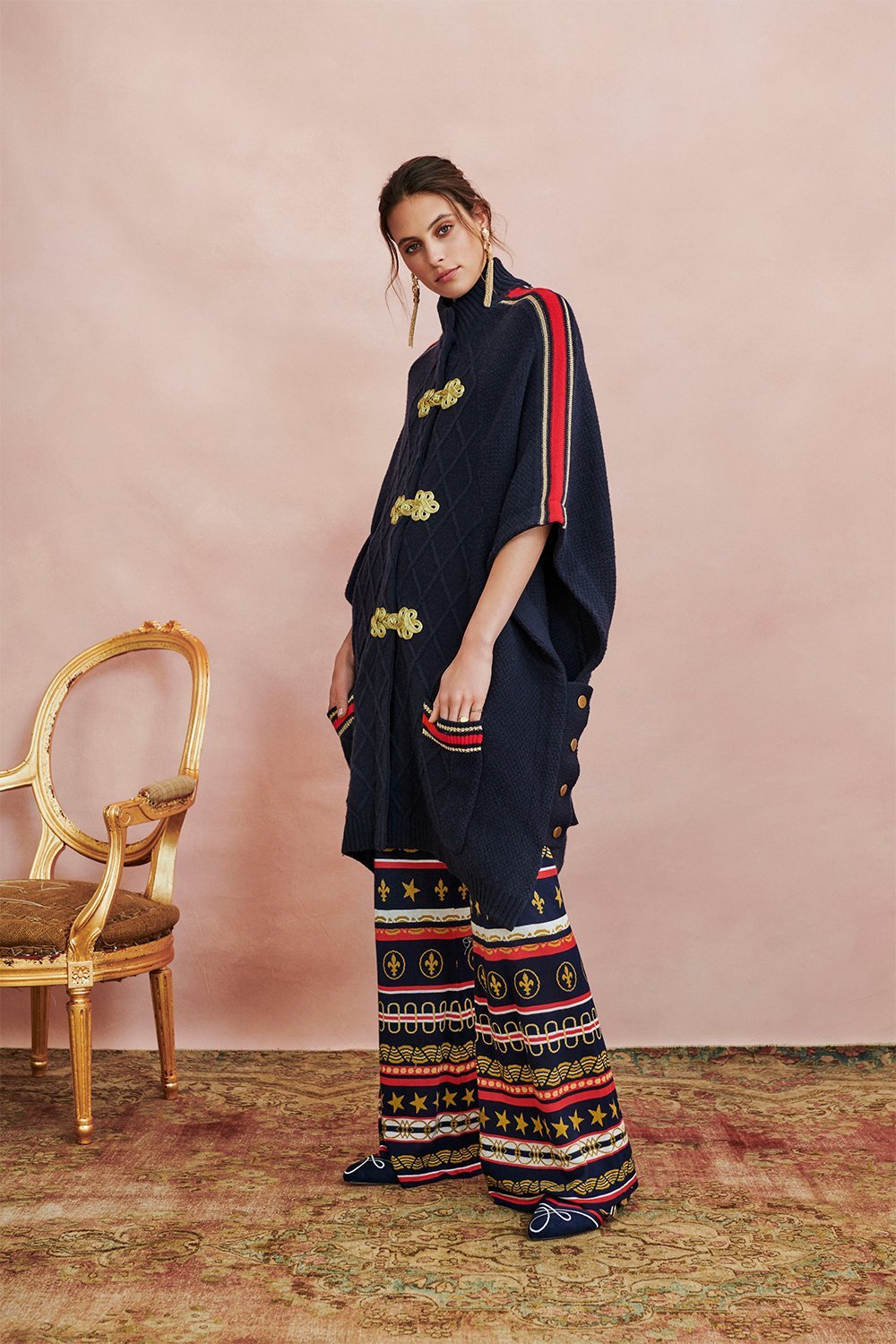 OVERSIZED CABLE KNIT COSTUME PARTY