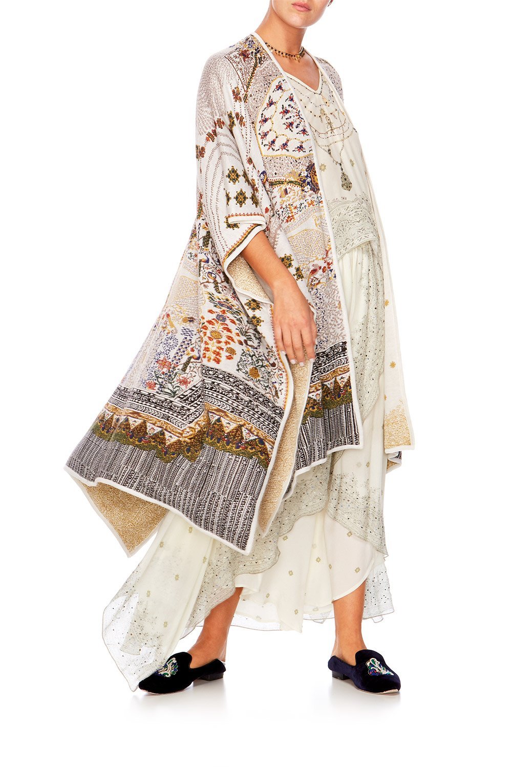 THE BUTTERFLY EFFECT OVERSIZED THROWOVER