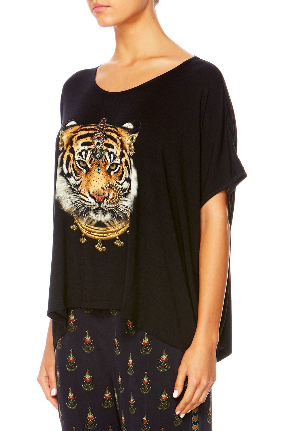 BLACK ROUND NECK TEE