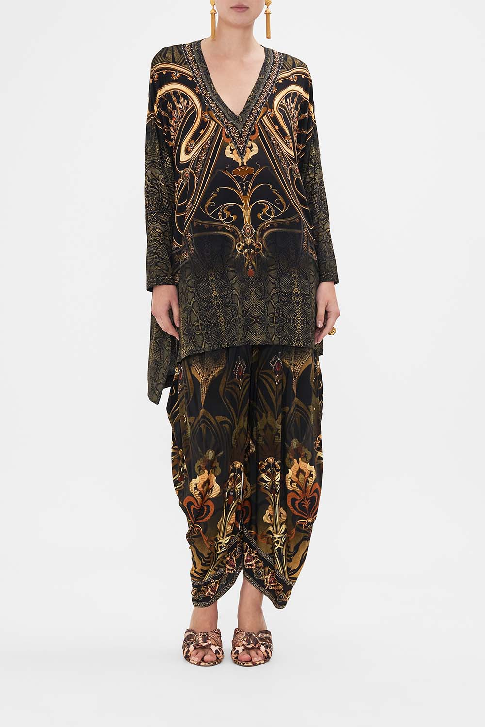 CAMILLA graphic tee in Nouveau Noir print