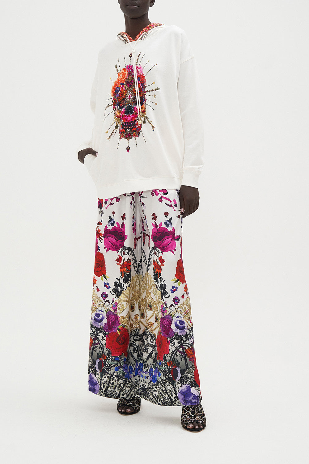 HOODY WITH POCKETS REIGN OF ROSES