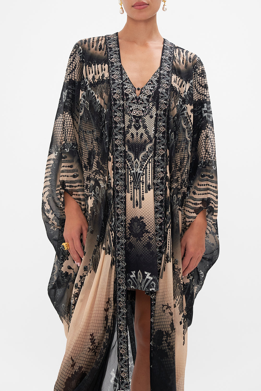 LAYER WITH CB PANEL CURTAIN CALL CHAOS