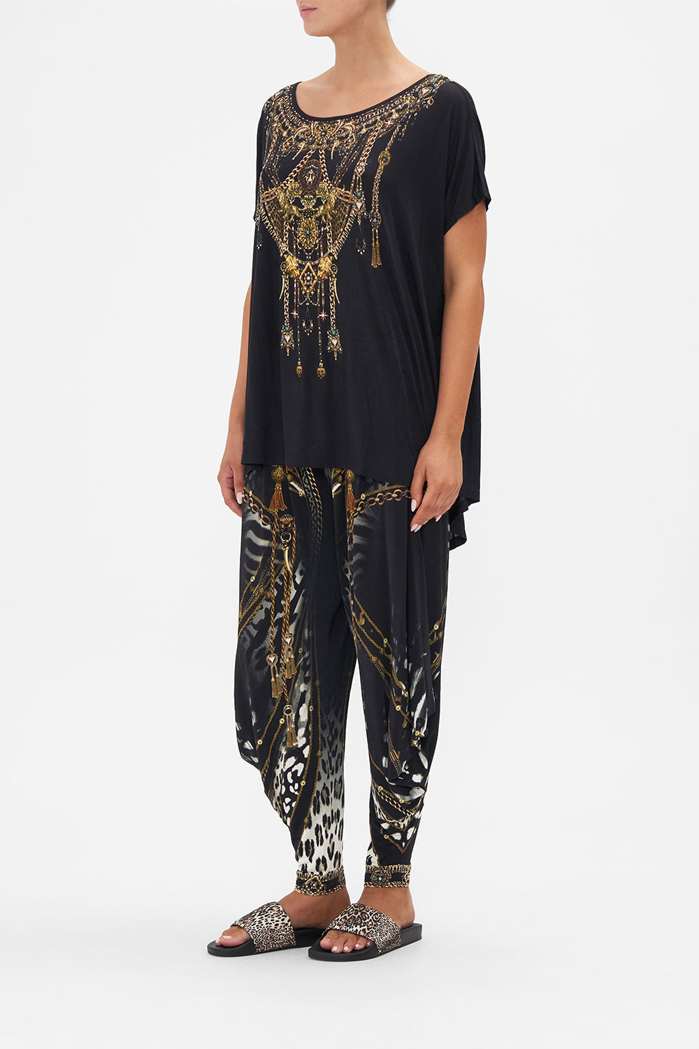 LOOSE FIT TEE - BLACK UNTAMED ROYALTY