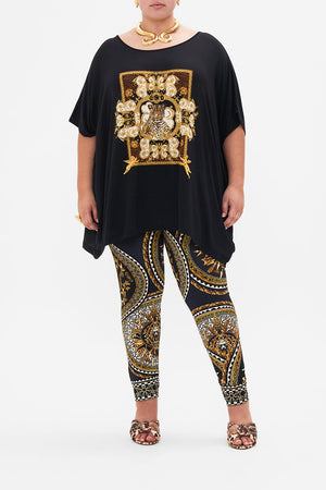 Front view of curvy model wearing CAMILLA plus size leopard print t shirt in Feeling Fresco print 