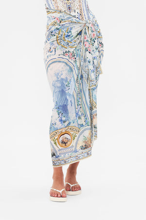 Crop view of model waering CAMILLA long sarong in Season Of The Siren print 