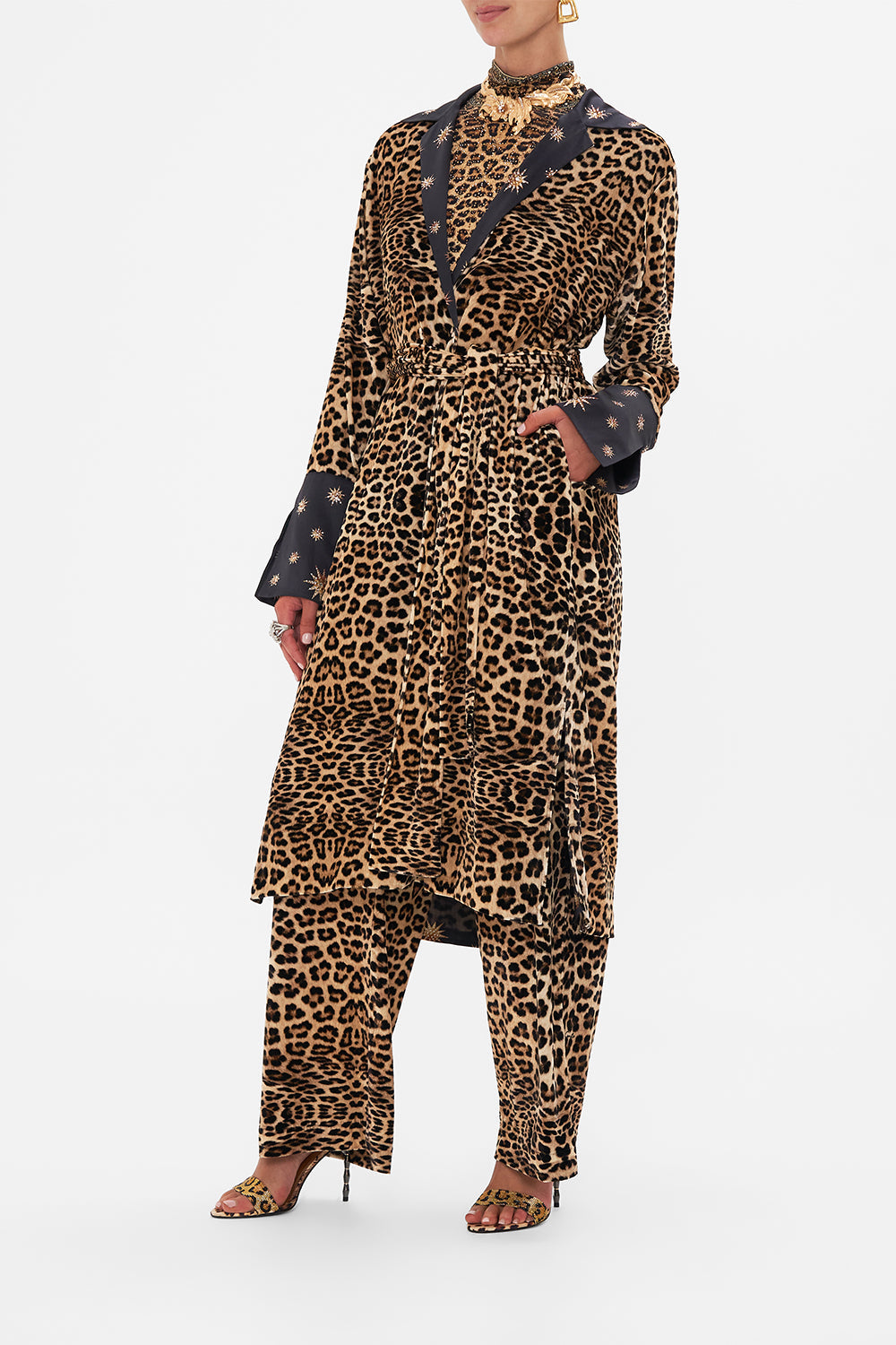 The CAMILLA LONG SLEEVE TUNIC DRESS HEART LIKE A WILDFLOWER in our  print.