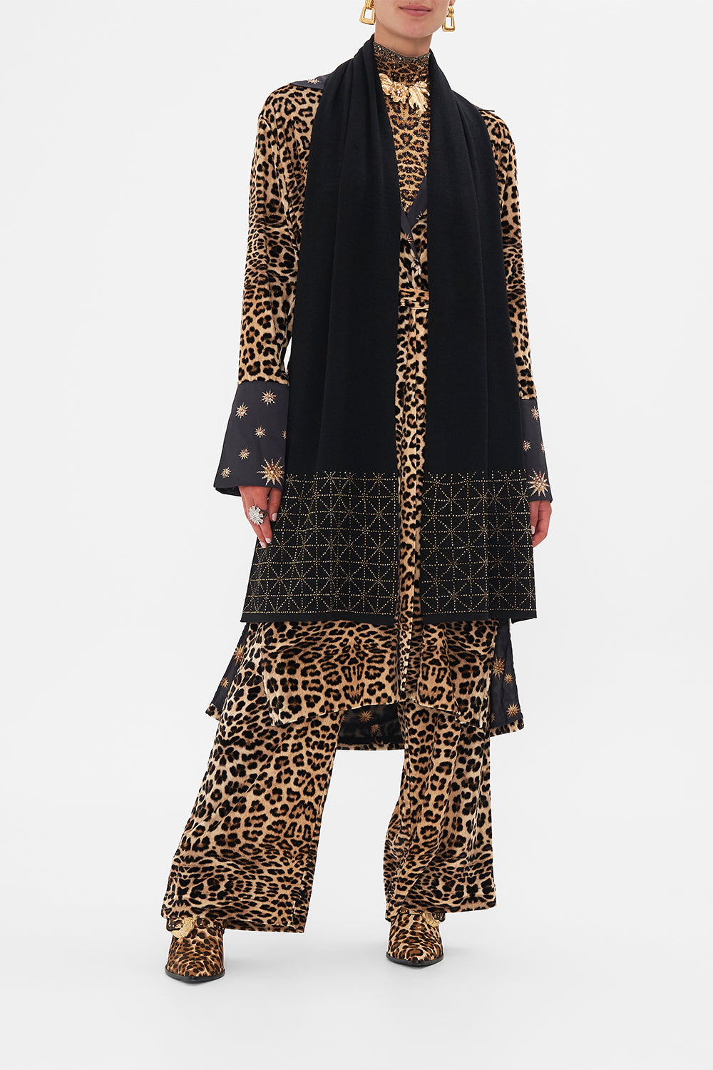 The CAMILLA LONG SLEEVE TUNIC DRESS HEART LIKE A WILDFLOWER in our  print.