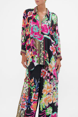 BUTTON UP TOP WITH DRAPED BACK PRINTED PRIMA VERA