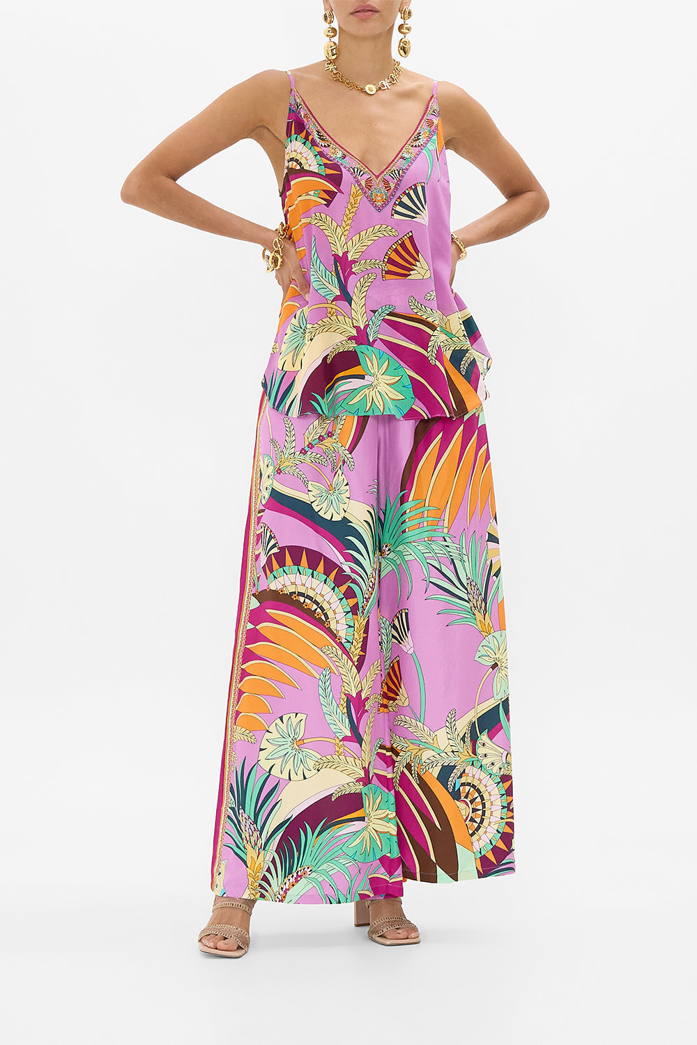 The CAMILLA GATHER NECK HARDWARE TOP DESERT VISIONS in our DESERT VISIONS print.