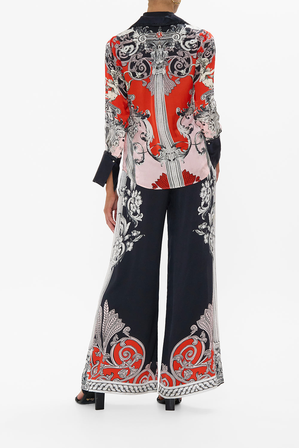 The CAMILLA NORTH SOUTH TOTE VIEWS OF THE VALLEY in our VIEWS OF THE VALLEY print.