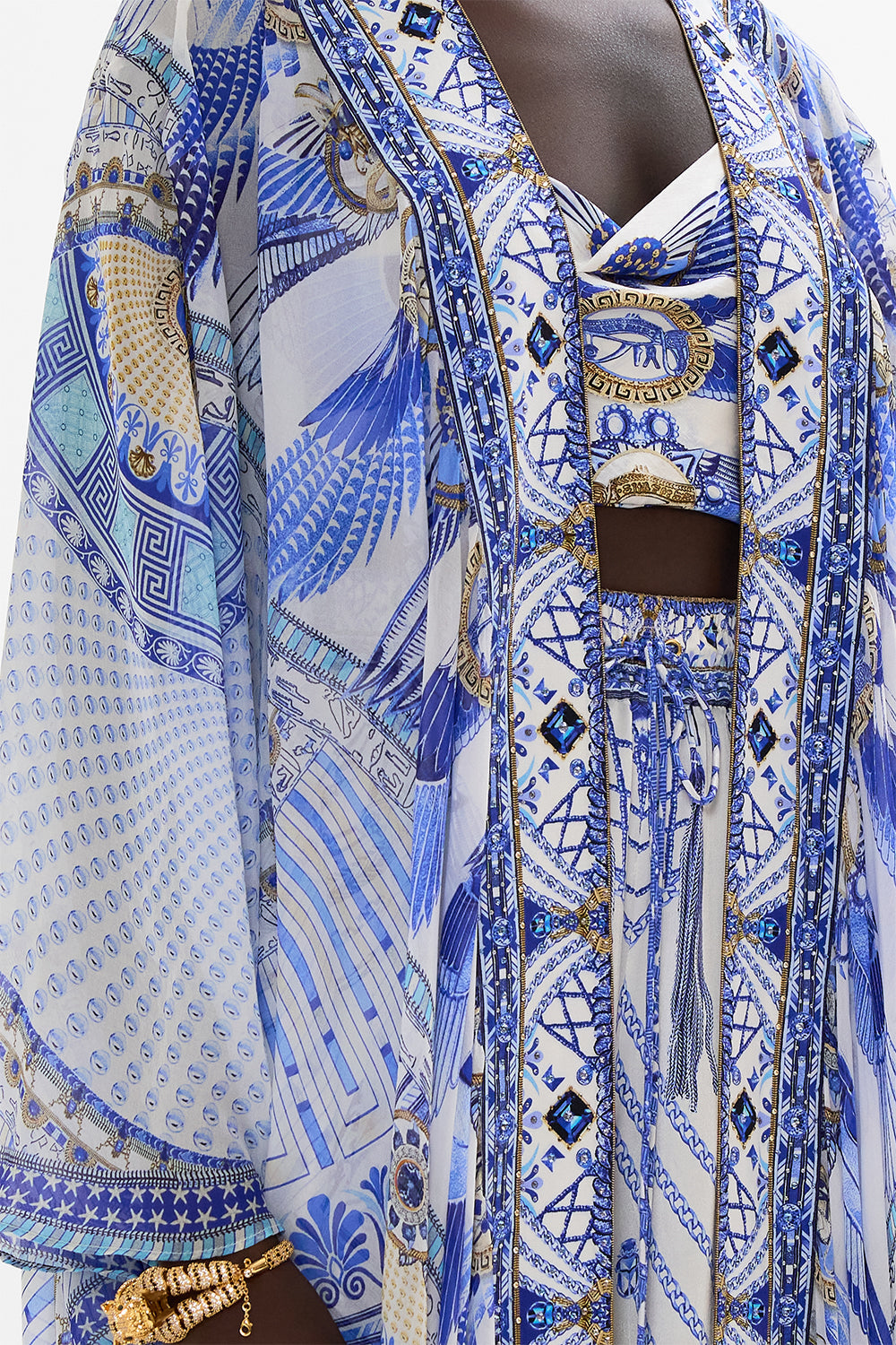 LONGE SLEEVE LONG CAPE DANCING WITH DAYLIGHT