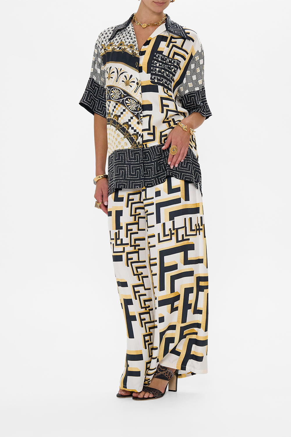 The CAMILLA OVERSIZED BAND TEE - PINK/ MULTI SALTY SPLENDOUR in our  print.