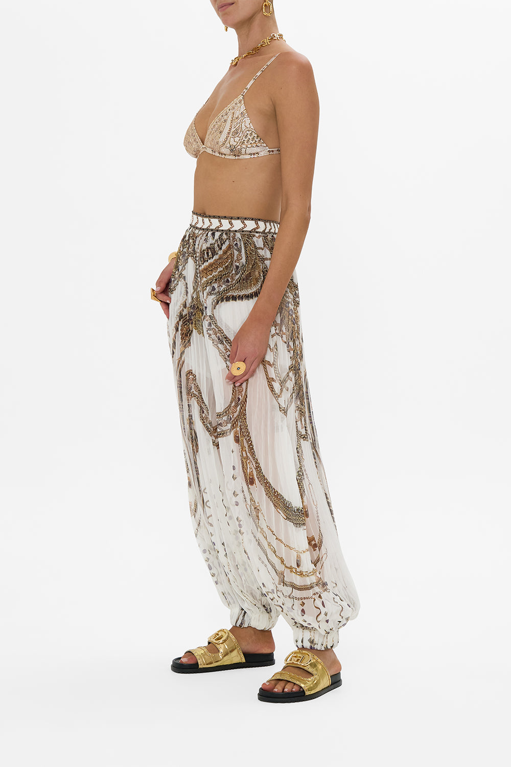 The CAMILLA ROUND NECK KAFTAN VIEWS OF THE VALLEY in our  print.